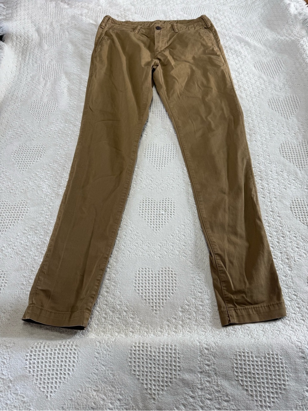 American Eagle Athletic Skinny Khaki Pants (30x34)